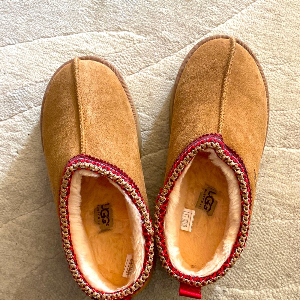 TAZMIN AZTEC UGGS-NEW WITHOUT TAGS SZ 8